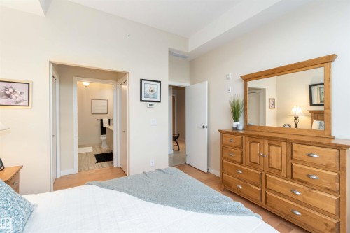 #108 2504 109 St Nw, Edmonton, AB - Indoor Photo Showing Bedroom