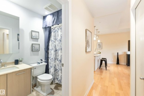 #108 2504 109 St Nw, Edmonton, AB - Indoor Photo Showing Bathroom