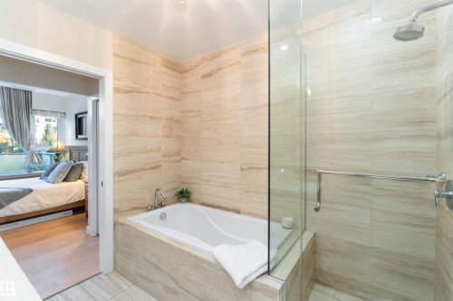 #108 2504 109 St Nw, Edmonton, AB - Indoor Photo Showing Bathroom