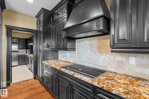 5320 Mullen Bend Nw, Edmonton, AB - Indoor Photo Showing Kitchen With Upgraded Kitchen