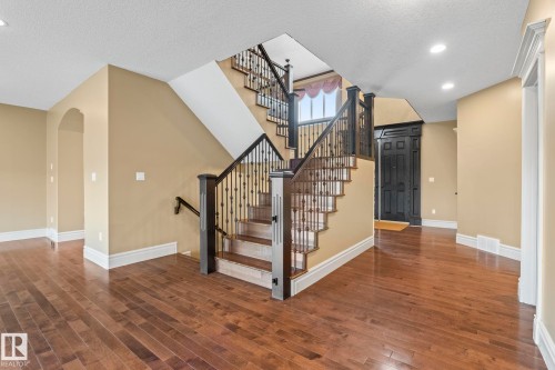 5320 Mullen Bend Nw, Edmonton, AB - Indoor Photo Showing Other Room