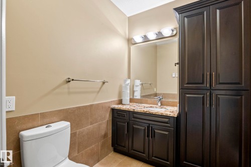 5320 Mullen Bend Nw, Edmonton, AB - Indoor Photo Showing Bathroom