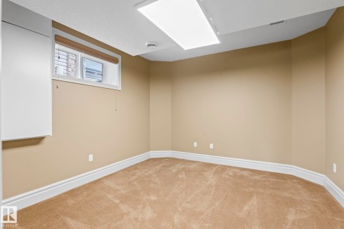 5320 Mullen Bend Nw, Edmonton, AB - Indoor Photo Showing Other Room