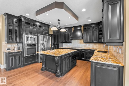 5320 Mullen Bend Nw, Edmonton, AB - Indoor Photo Showing Kitchen With Upgraded Kitchen