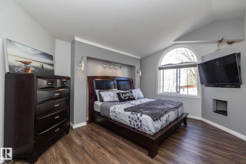 10416 148 Street Nw, Edmonton, AB - Indoor Photo Showing Bedroom