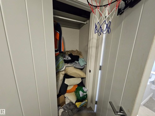 Image quality insufficient for description - 13309 104 Street Nw, Edmonton, AB - Indoor