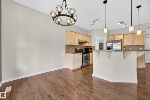1605 Hodgson Court Nw, Edmonton, AB - Indoor Photo Showing Kitchen With Upgraded Kitchen