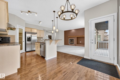 1605 Hodgson Court Nw, Edmonton, AB - Indoor Photo Showing Kitchen