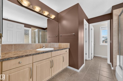 1605 Hodgson Court Nw, Edmonton, AB - Indoor Photo Showing Bathroom