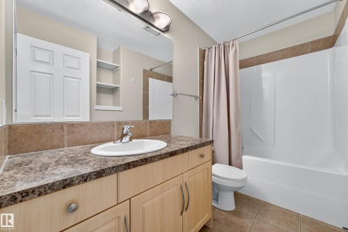 1605 Hodgson Court Nw, Edmonton, AB - Indoor Photo Showing Bathroom