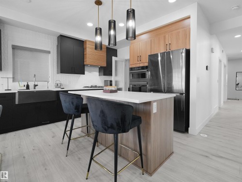 2520 12 Avenue Nw, Edmonton, AB - Indoor Photo Showing Kitchen With Stainless Steel Kitchen With Upgraded Kitchen