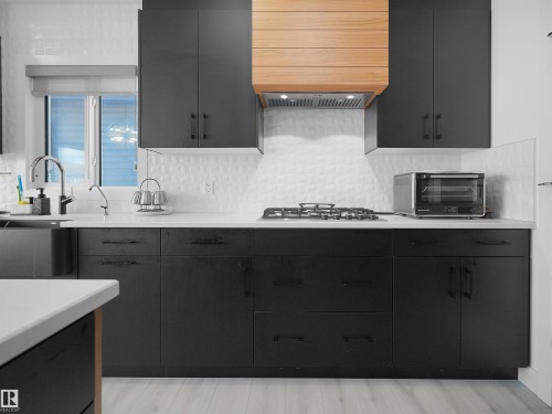 2520 12 Avenue Nw, Edmonton, AB - Indoor Photo Showing Kitchen