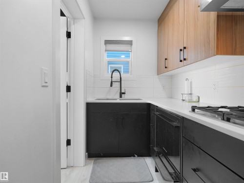 2520 12 Avenue Nw, Edmonton, AB - Indoor Photo Showing Kitchen