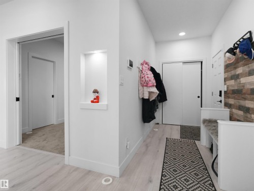 2520 12 Avenue Nw, Edmonton, AB - Indoor Photo Showing Other Room