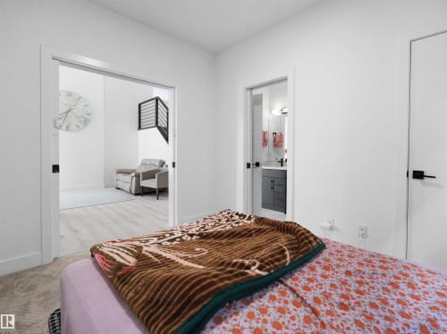 2520 12 Avenue Nw, Edmonton, AB - Indoor Photo Showing Bedroom