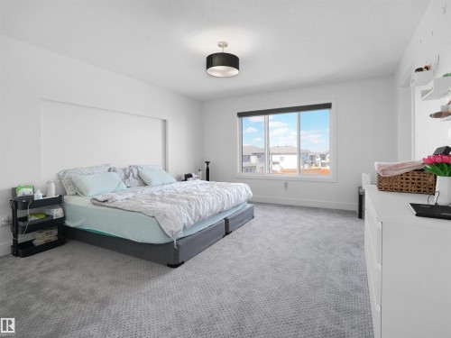 2520 12 Avenue Nw, Edmonton, AB - Indoor Photo Showing Bedroom