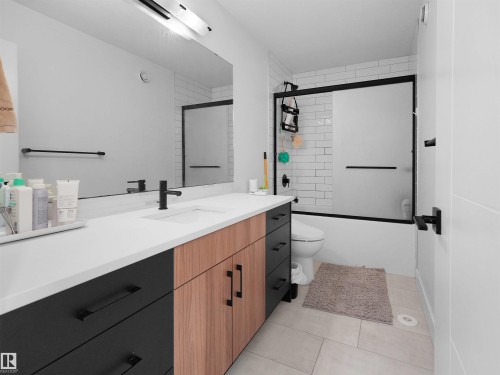 2520 12 Avenue Nw, Edmonton, AB - Indoor Photo Showing Bathroom