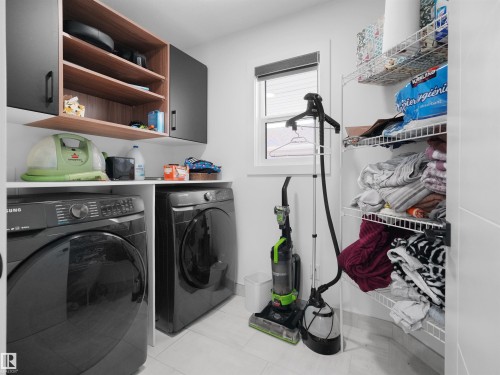 2520 12 Avenue Nw, Edmonton, AB - Indoor Photo Showing Laundry Room
