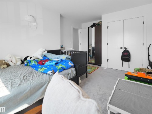 2520 12 Avenue Nw, Edmonton, AB - Indoor Photo Showing Bedroom