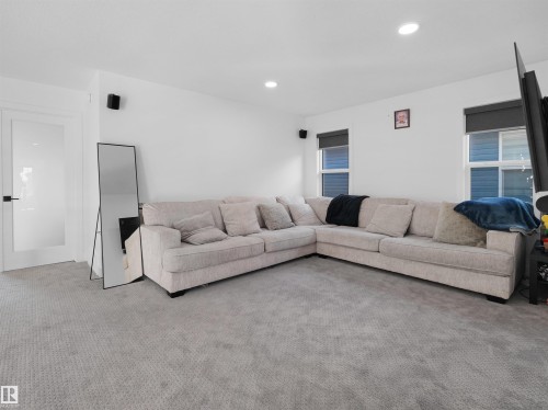2520 12 Avenue Nw, Edmonton, AB - Indoor Photo Showing Living Room