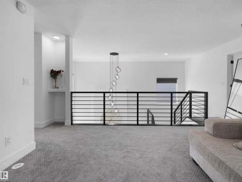 2520 12 Avenue Nw, Edmonton, AB - Indoor Photo Showing Other Room