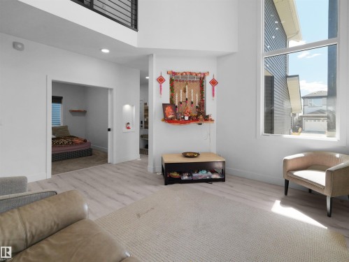 2520 12 Avenue Nw, Edmonton, AB - Indoor