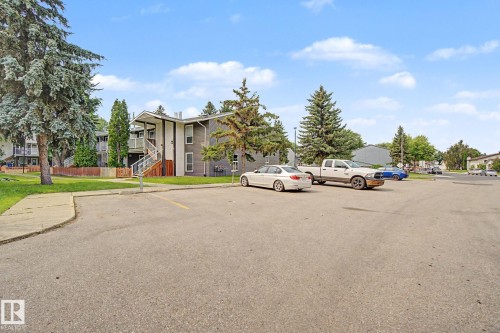 Asphalt parking area with painted space markers - #39 3111 142 Av Nw, Edmonton, AB - Outdoor