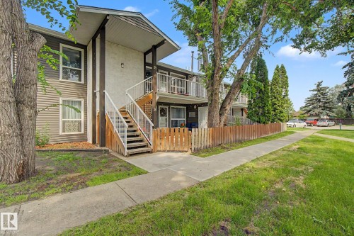 Multi-level residential building featuring horizontal siding and stucco accents - #39 3111 142 Av Nw, Edmonton, AB - Outdoor