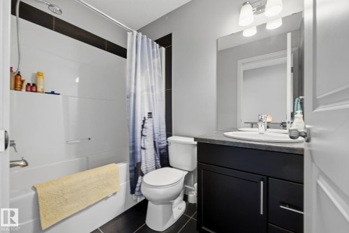 2020 Glenridding Gate Gate Sw, Edmonton, AB - Indoor Photo Showing Bathroom