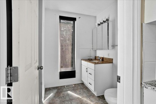 5010 52 Avenue, Wetaskiwin, AB - Indoor Photo Showing Bathroom