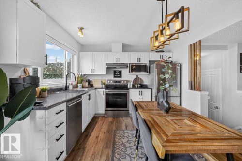 6030 S Terwillegar Boulevard Nw, Edmonton, AB - Indoor Photo Showing Kitchen