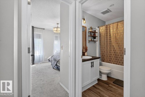 6030 S Terwillegar Boulevard Nw, Edmonton, AB - Indoor Photo Showing Bathroom