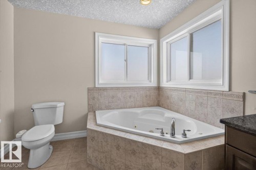 2836 34A Avenue Nw, Edmonton, AB - Indoor Photo Showing Bathroom