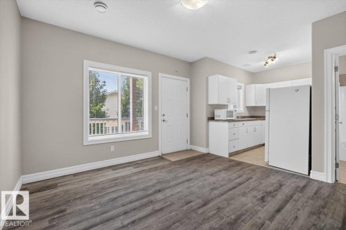 2836 34A Avenue Nw, Edmonton, AB - Indoor Photo Showing Kitchen