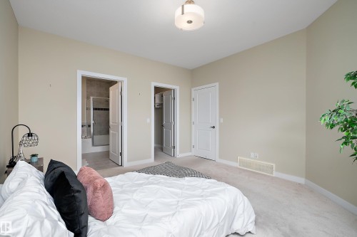 3090 Cameron Heights Way Nw, Edmonton, AB - Indoor Photo Showing Bedroom