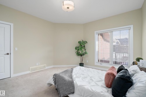 3090 Cameron Heights Way Nw, Edmonton, AB - Indoor Photo Showing Bedroom