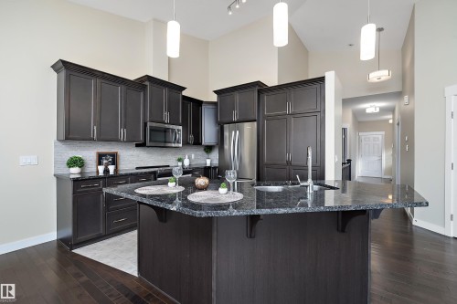 3090 Cameron Heights Way Nw, Edmonton, AB - Indoor Photo Showing Kitchen With Upgraded Kitchen