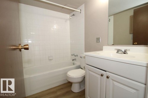 #408 10883 Saskatchewan Dr Nw, Edmonton, AB - Indoor Photo Showing Bathroom