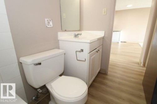 #408 10883 Saskatchewan Dr Nw, Edmonton, AB - Indoor Photo Showing Bathroom