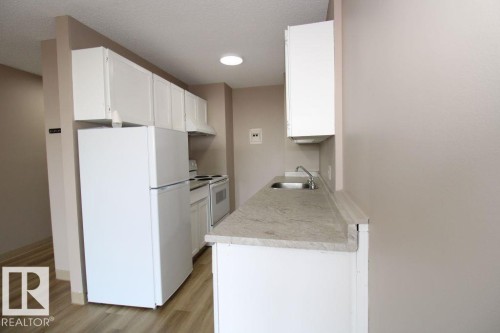 #408 10883 Saskatchewan Dr Nw, Edmonton, AB - Indoor Photo Showing Kitchen