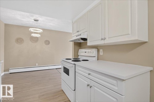 #309 2908 116A Av Nw, Edmonton, AB - Indoor Photo Showing Kitchen