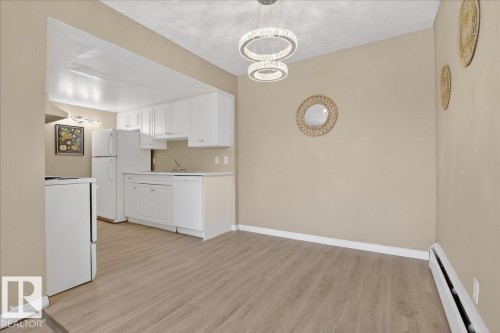 #309 2908 116A Av Nw, Edmonton, AB - Indoor Photo Showing Kitchen