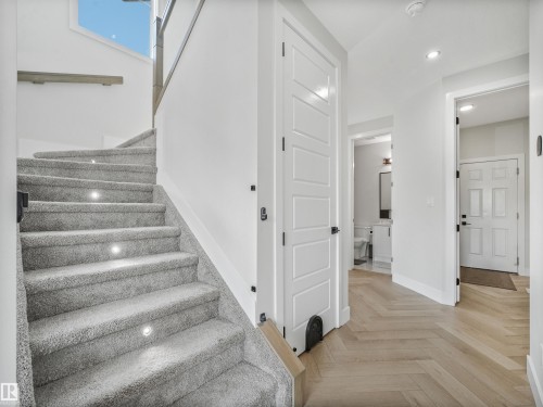 4621 170A Avenue Nw, Edmonton, AB - Indoor Photo Showing Other Room