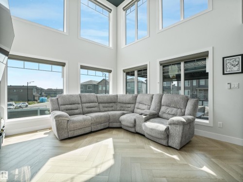 4621 170A Avenue Nw, Edmonton, AB - Indoor Photo Showing Living Room