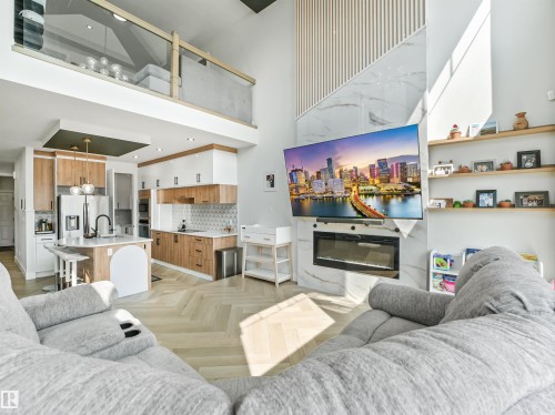 4621 170A Avenue Nw, Edmonton, AB - Indoor Photo Showing Living Room