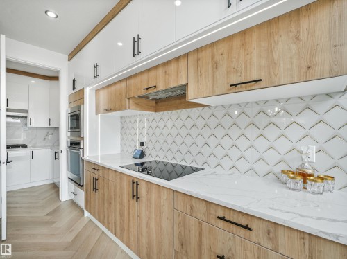 4621 170A Avenue Nw, Edmonton, AB - Indoor Photo Showing Kitchen With Upgraded Kitchen