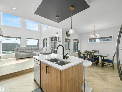 4621 170A Avenue Nw, Edmonton, AB - Indoor Photo Showing Kitchen With Double Sink