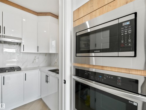 4621 170A Avenue Nw, Edmonton, AB - Indoor Photo Showing Kitchen
