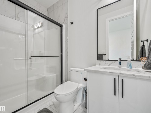 Main Floor - 4621 170A Avenue Nw, Edmonton, AB - Indoor Photo Showing Bathroom