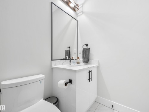 Main Floor - 4621 170A Avenue Nw, Edmonton, AB - Indoor Photo Showing Bathroom